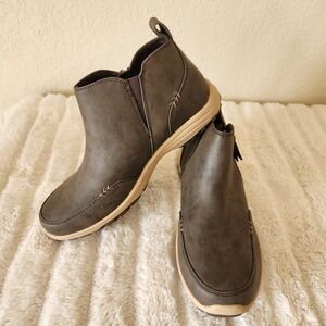 Skechers Relaxed Fit Reggae Fest 2.0 - Zip On By  Chocolate/Brown Women's 8.5